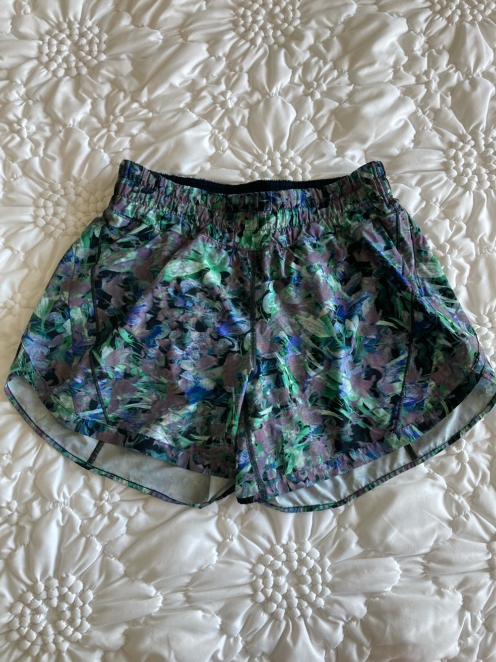 Lululemon track that mid rise lined Athletic Shorts - Green/Blue floral print